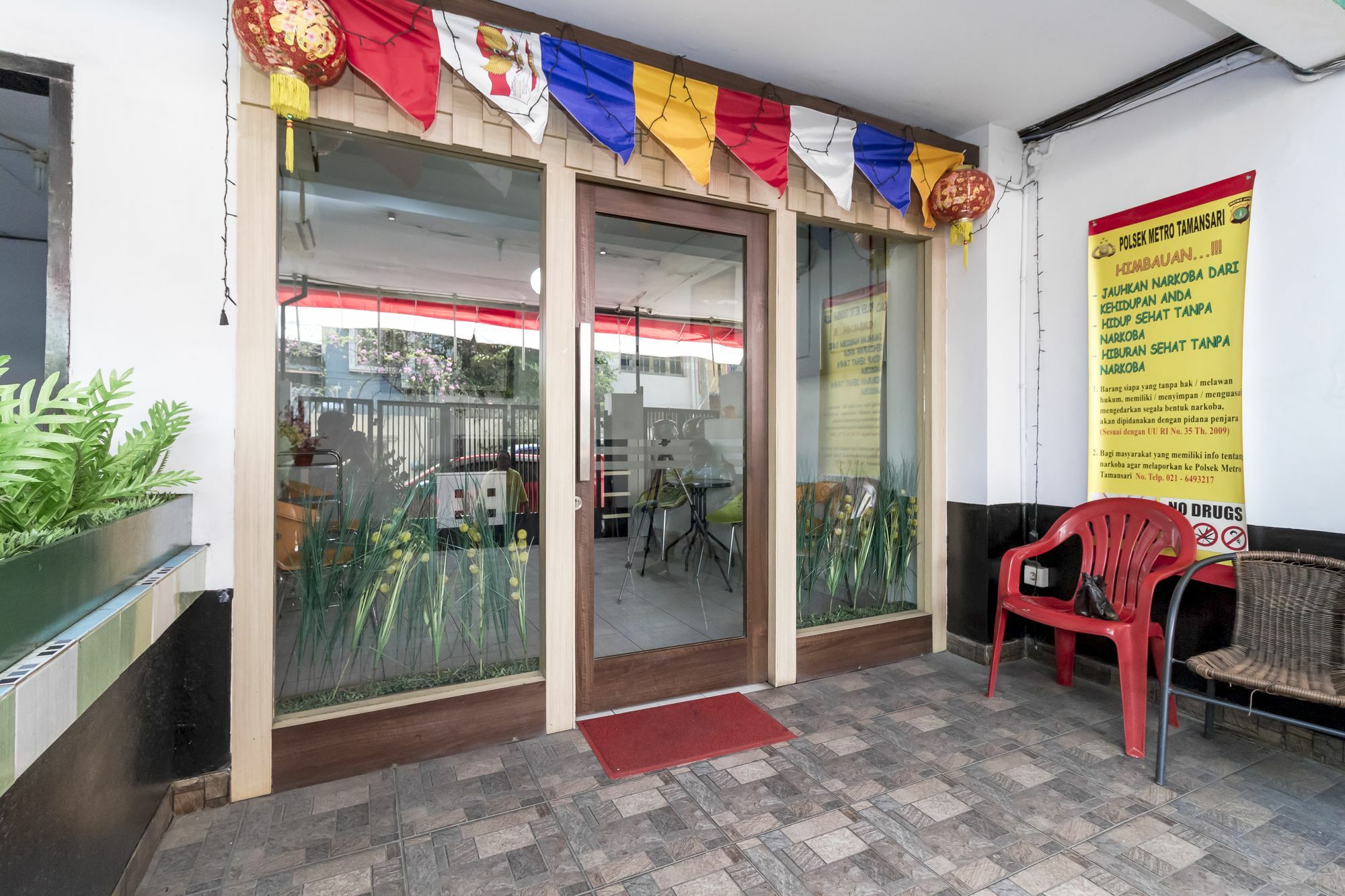 מלון ג'קרטה Reddoorz Near Gajah Mada Plaza 2 מראה חיצוני תמונה