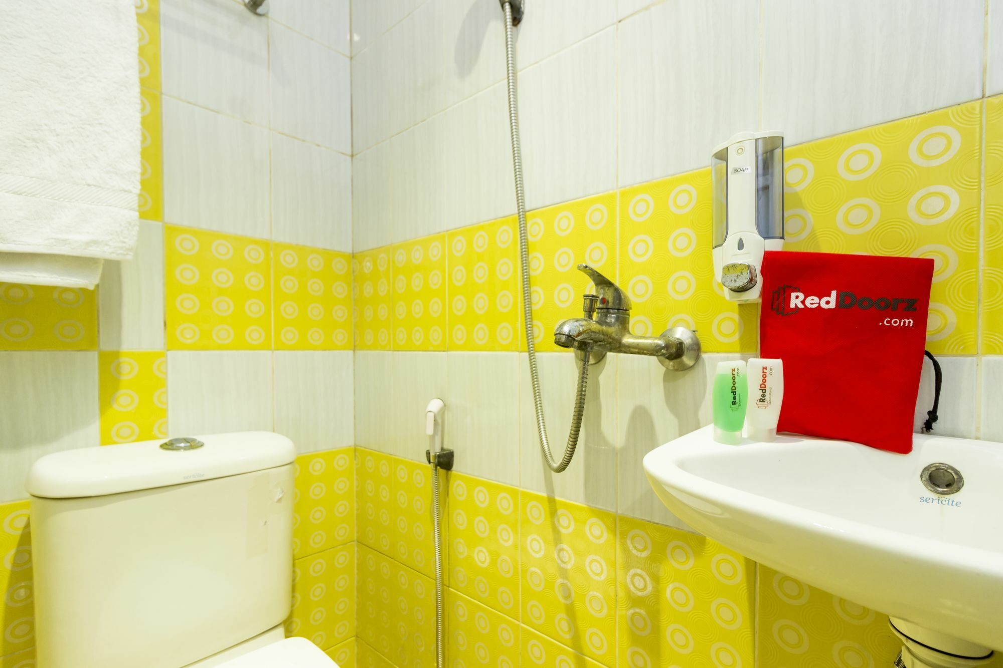 מלון ג'קרטה Reddoorz Near Gajah Mada Plaza 2 מראה חיצוני תמונה
